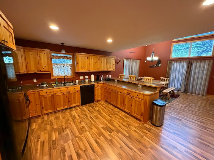 Full kitchen image 1