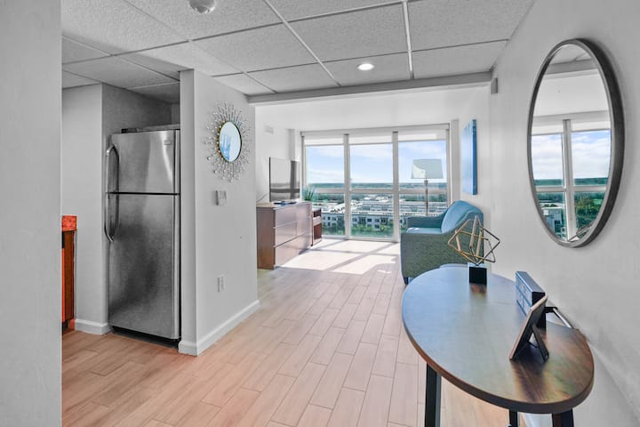 Stylish Cozy City View Apt – Heart Of Fort Myers - Fort Myers, FL