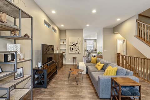 Top Airbnb: Canyon Retreat • Hike, Bike, Relax • 3 En Suites in Cottonwood Heights
