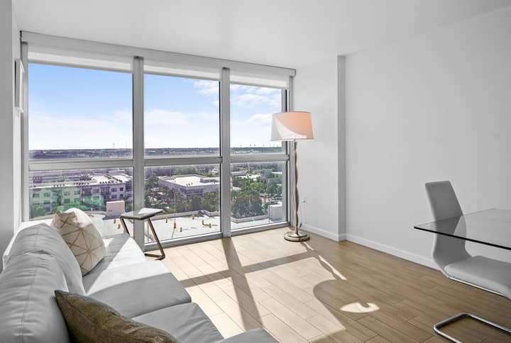 Central Fort Myers Cozy Apt With City Views - Fort Myers, FL