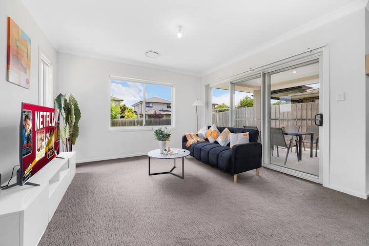 Peaceful Schofields 5br\near Station\garage - 블랙타운