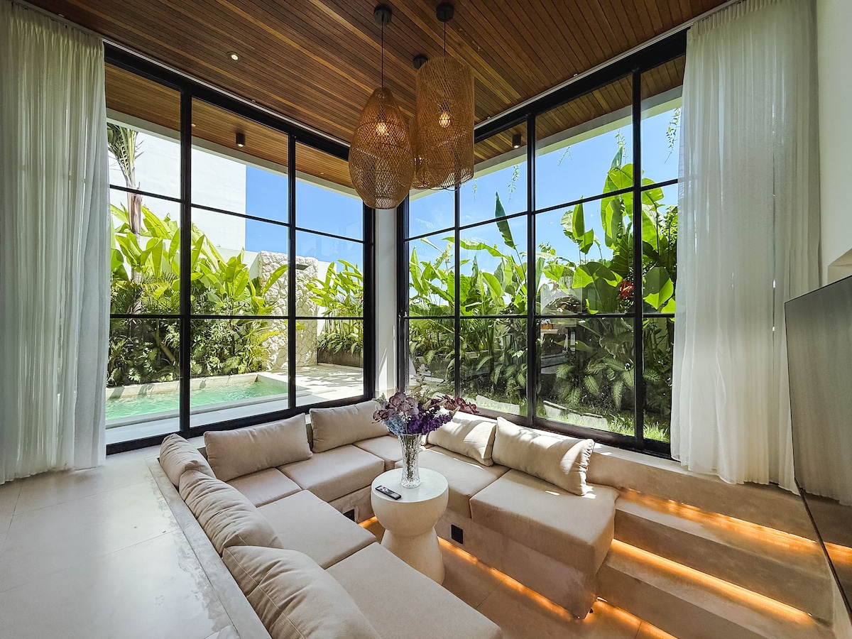 Villa in Cemagi · ★4.86 · 2 bedrooms · 2 beds · 2 private baths รายการ Airbnb เปรียบเทียบ