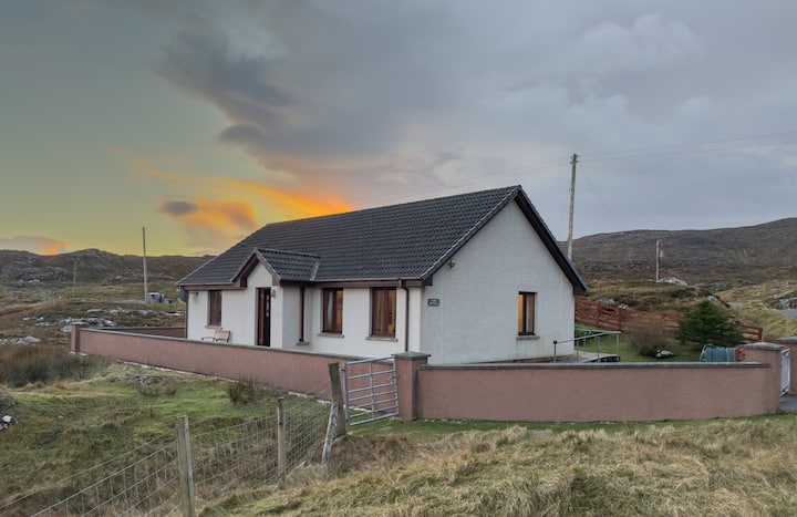 Tamh Tamh Cottage, Tarbert - Houses for Rent in Harris, Scotland, United ...