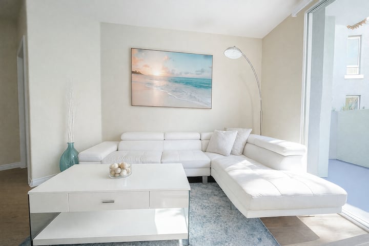 Marina Getaway | 2br Condo | Heated Pool Gym & Spa - Venice Beach, CA