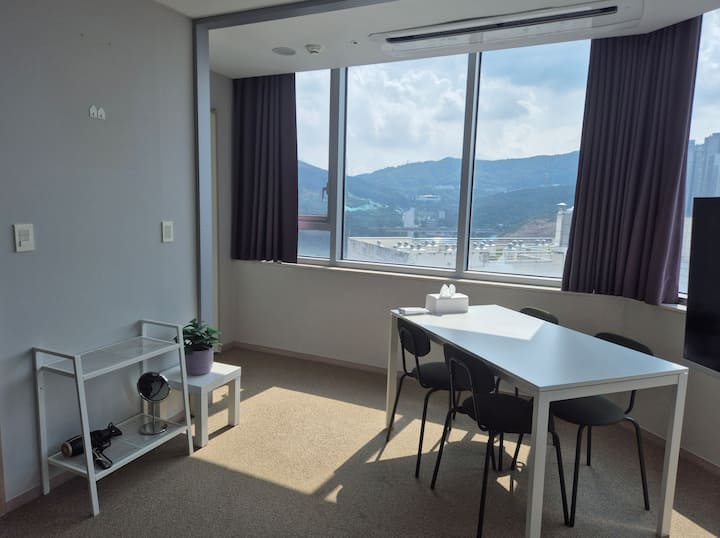 [The편안29 트리니Hotel 용인] 신규할인 에버랜드 가족여행 더블침대2개/4인가능 - 포곡읍