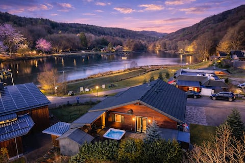 The most beautiful 5-star wellness house directly on the lake