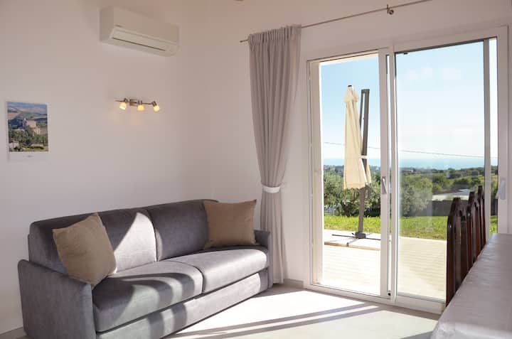 Sea View Villa, 4-6 Guests - Grottammare