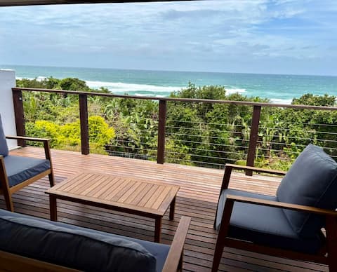 Lalamanzi Beach Villa - Direct Beach Access