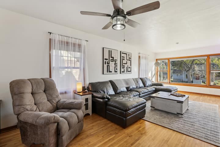 Church Street Retreat - Downtown Location! - Wisconsin Dells, WI