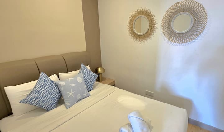 可容纳2人的标准双人床。