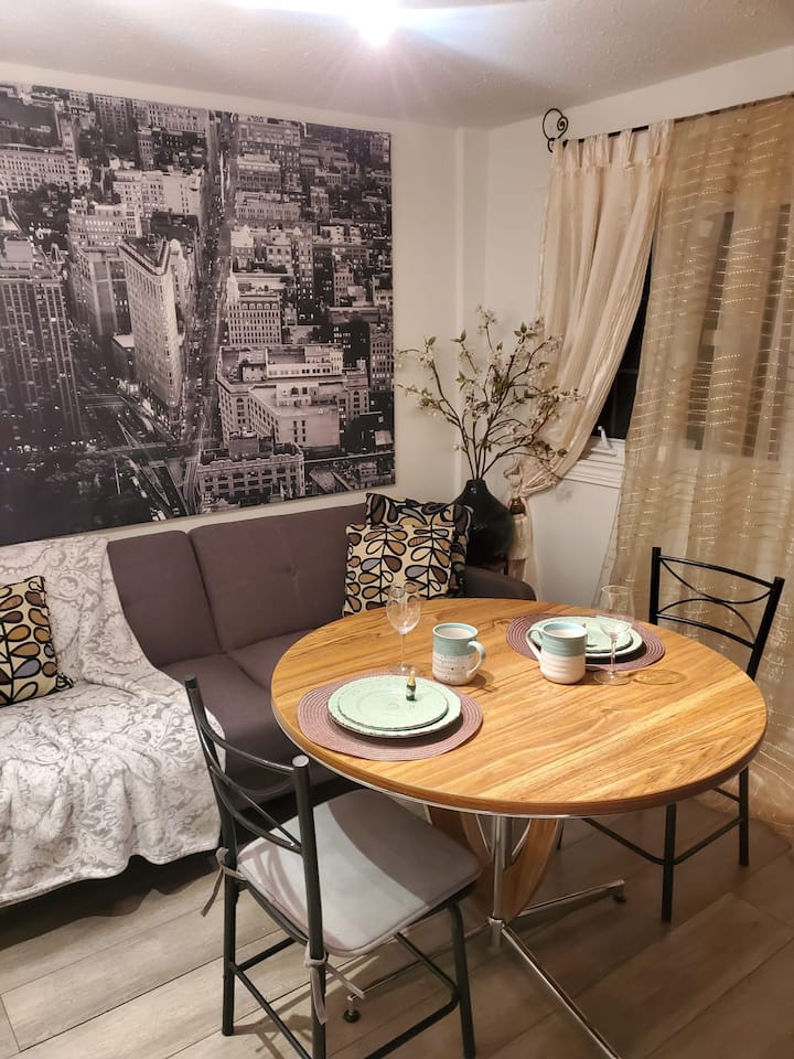 Niagara Falls Core | Cozy Stay Near Clifton Hill - Niagara Falls