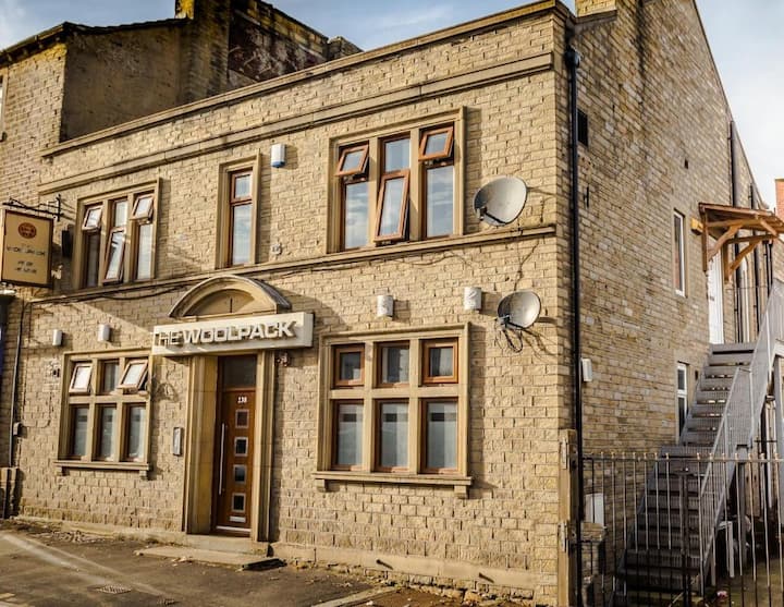Lockwell England Woolpack by Saféra Huddersfield - Hotels for Rent in Lockwood, England ...