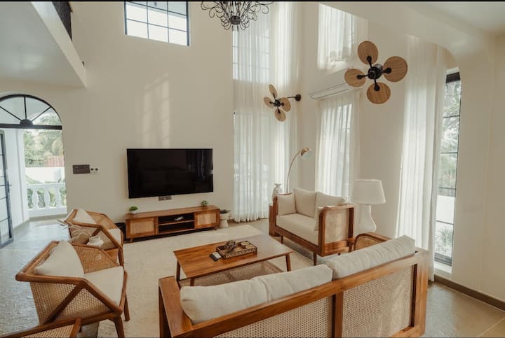 Living room image 1