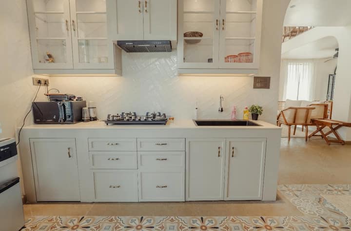 Full kitchen image 1