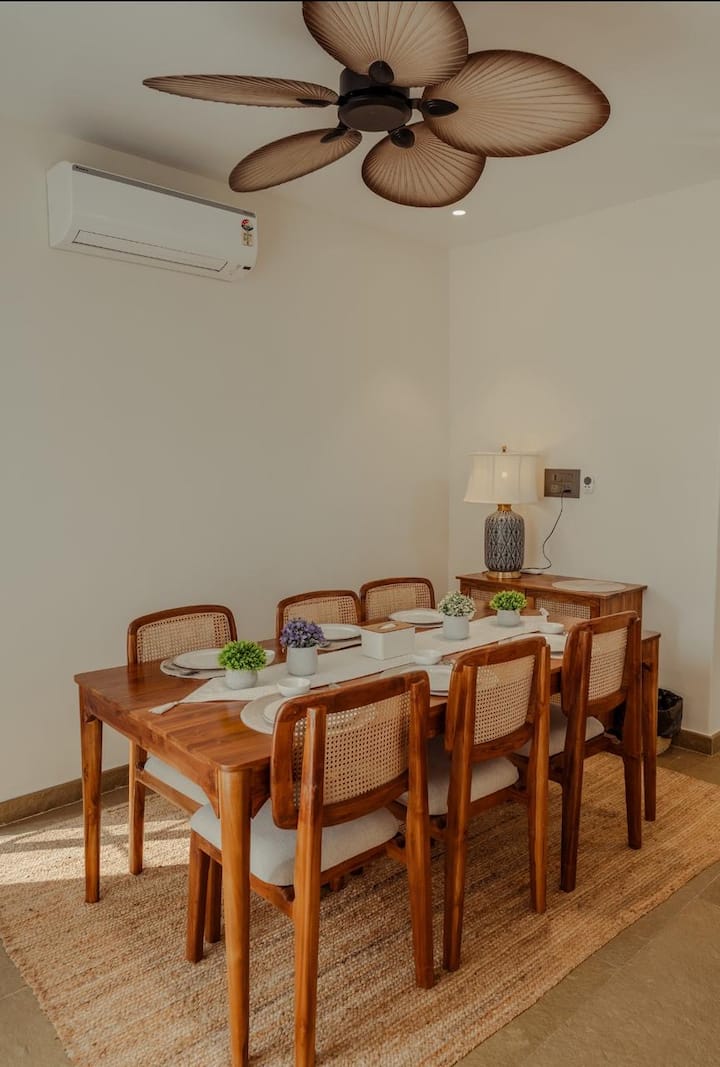 Dining area image 3