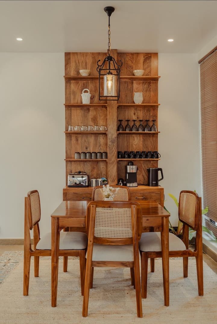 Dining area image 2