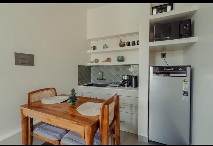 Dining area image 1