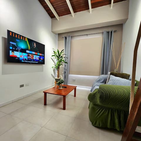 1 bedroom apartment, beach and shops nearby