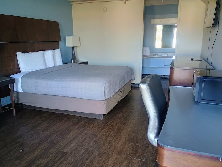 Modern King Room - Cartersville, GA