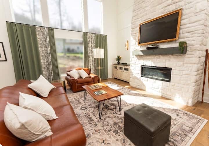 The Stonehaven Retreat | New Luxury Sanctuary Stay - Indiana, PA