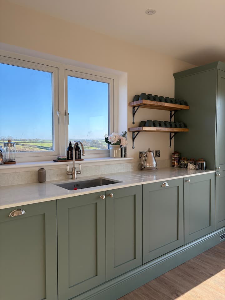 Luxury Home - Sleeps 14 With Hot Tub And Views - North Devon District