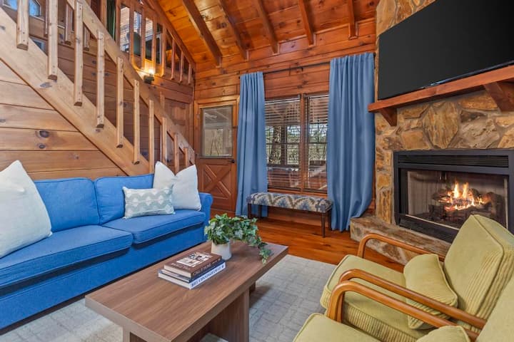 Indigo Grove Cabin | Sauna - Hottub - Fire Pit - Blue Ridge, GA