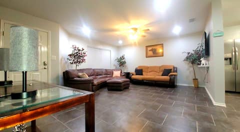 Popular Airbnb listing: Edinburg Home for Everyone 3BR 2.5 BTH in Edinburg