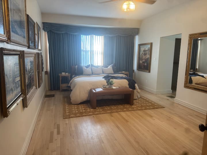 Private Suite In A Victorian Mansion - Kansas City, KS