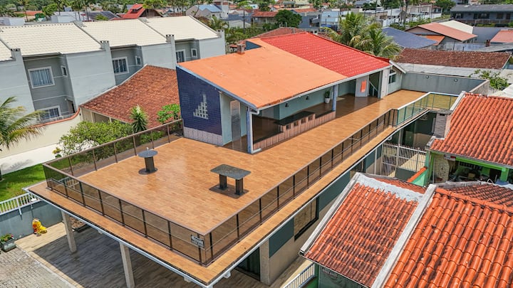 Casa Familiar Grande, Bem Ventilada C/ Terraço - Guaratuba