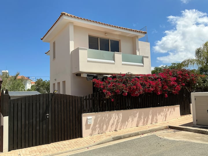 Beautiful Detached Adults Villa - Fab Location - Famagusta
