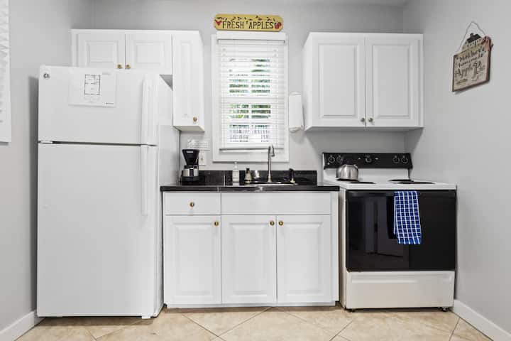 Hidden Key West Cottage • Walk To Duval - Key West
