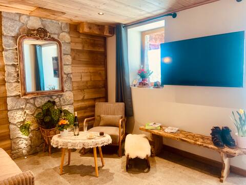 Popular Airbnb listing: "Chez Bert" cozy and quiet for a getaway for two in Les Déserts