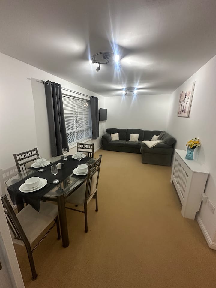 2 Bed 2 Bath, Superfast Wifi - London Gatwick Airport (LGW)