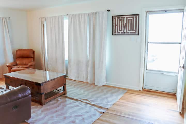 The Soft Landing | Stylish Comfort • 5 Br 2b - Cheyenne, WY