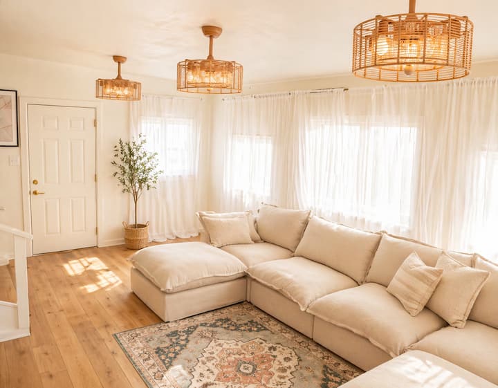 The Soft Landing | Stylish Comfort 5 Br 2b - Cheyenne, WY