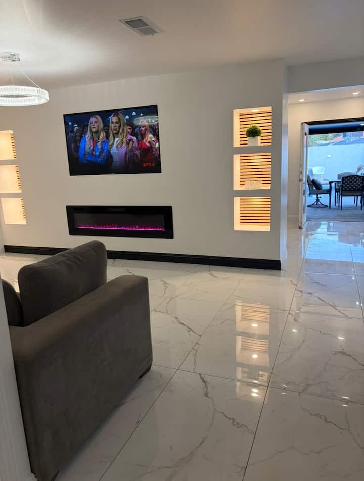 Stylish Vegas Oasis | Private Pool & Cabana - Las Vegas, NV