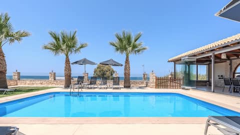 Golden sand beachfront villa, 6 Bedrooms, Rethymno