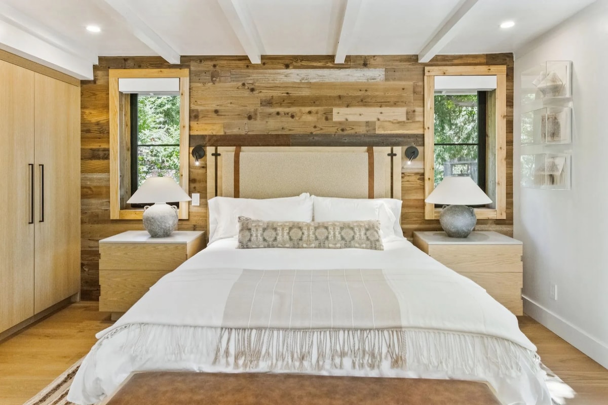 Lao Tzu Cabin interior