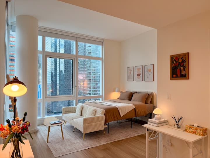 Modern Lic Apartment W/ Skyline Views - New York, NY