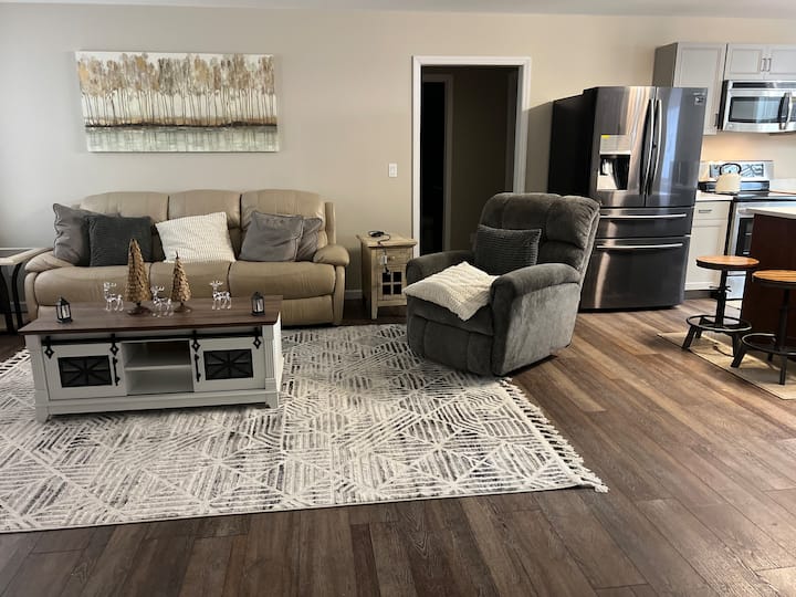 New Modern Home | Minutes To Downtown Danville - ダンビル, VA