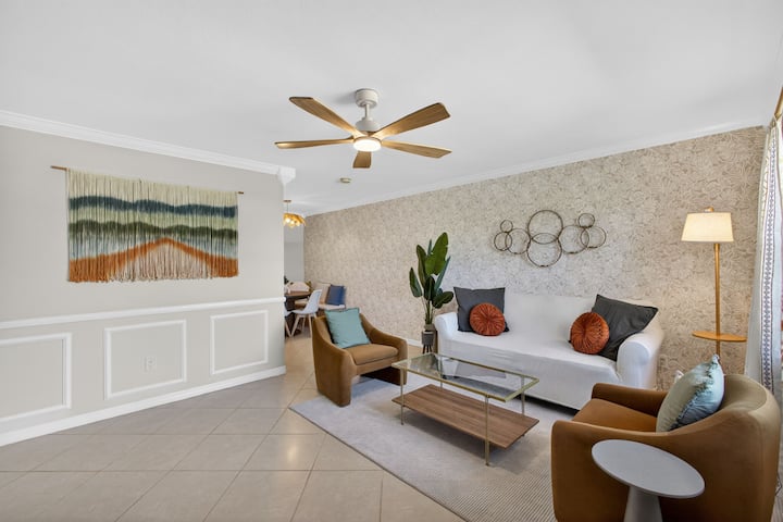 Minutes To Beach Gorgeous Backyard Pet Friendly - Riviera Beach, FL