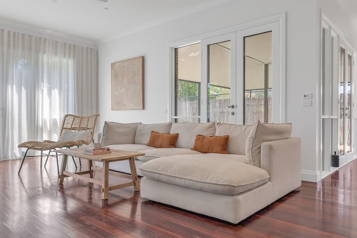 Portside Townhouse - 에추카