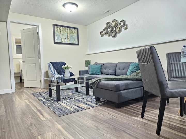 Cozy 2-br Suite | Private Access | Near Everything - Edmonton