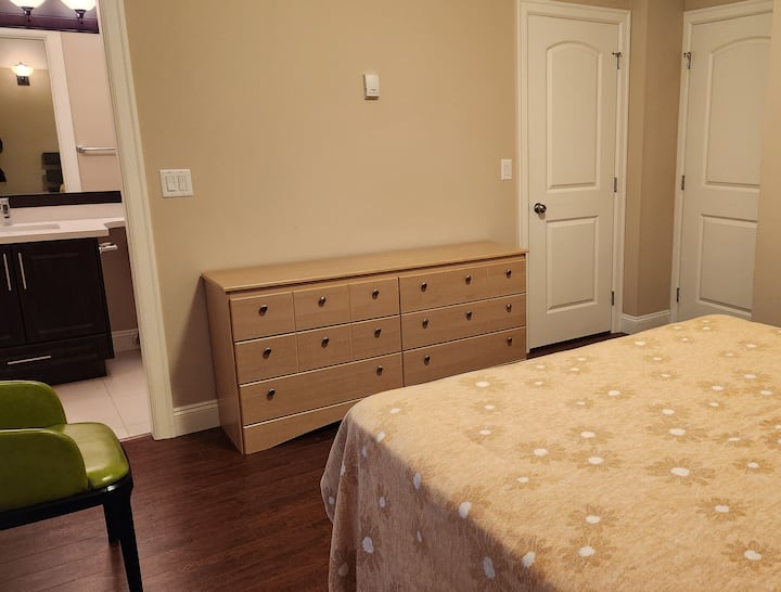 Masterbedroom/ensuitebath/4minmetrot/20mdt/skytrai - Burnaby