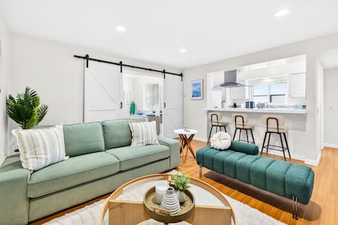 Popular Airbnb listing: Prime Manhattan Beach 2BR, Walk to Beach + Parking in Manhattan Beach