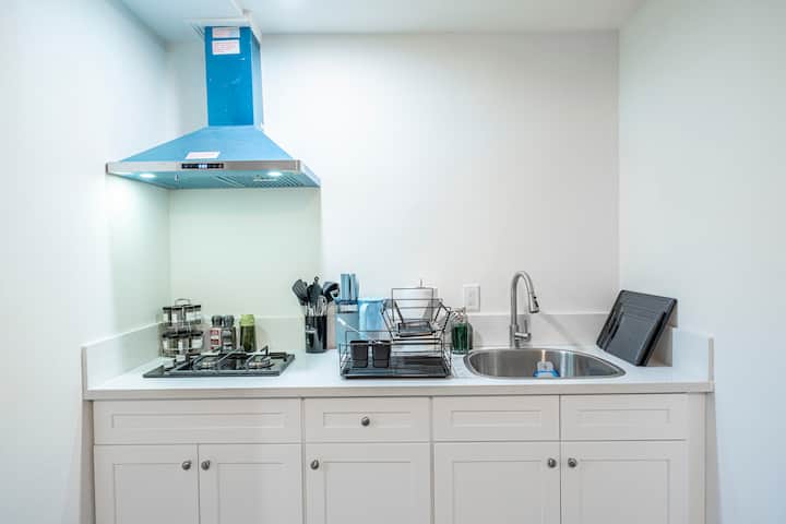 Cozy Chic Studio | Desk, Tv & Relaxing Stay - Monrovia, CA