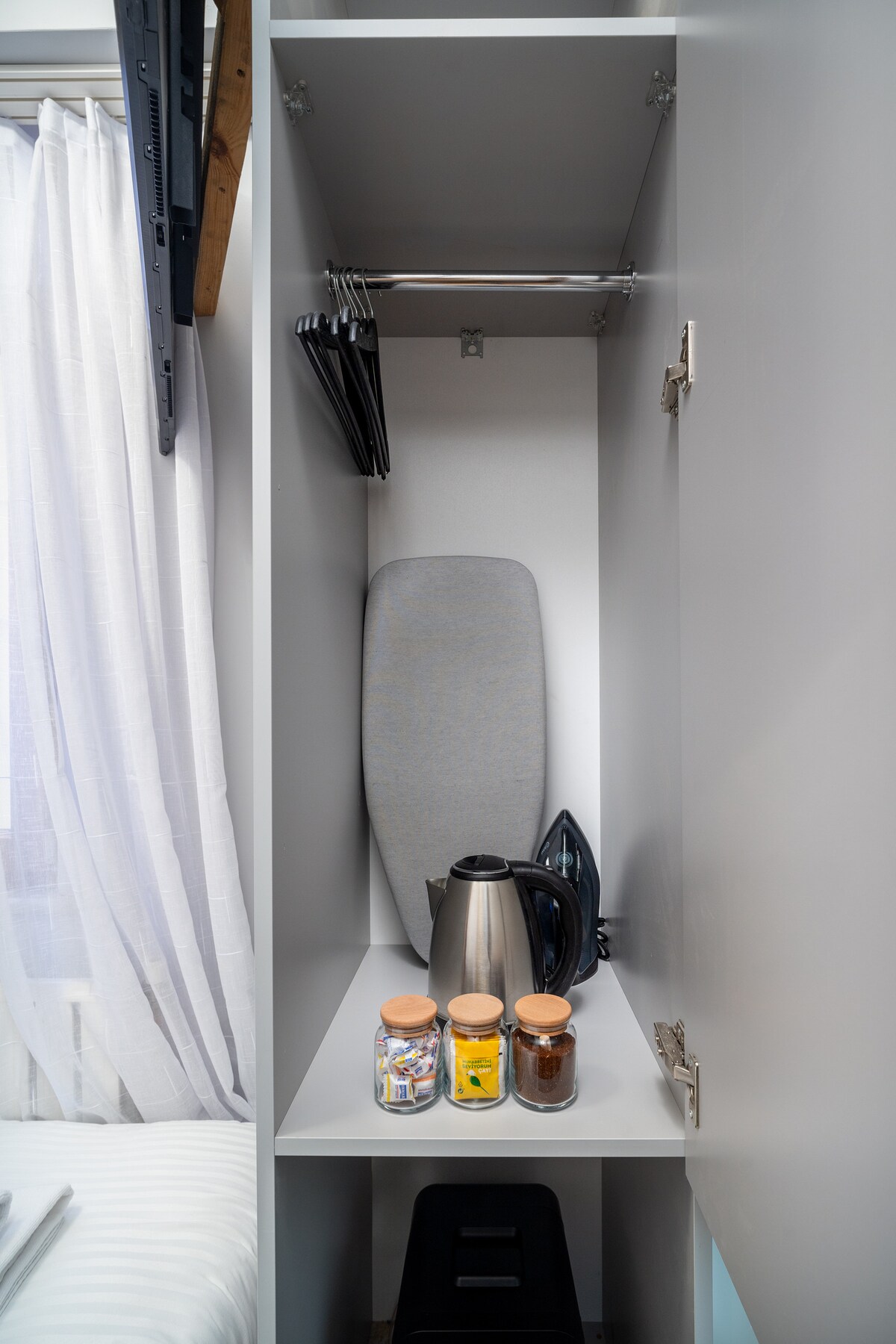 Curated visual reference: Picture Idea: Budget Friendly Room On 1 Floor Taksim Square