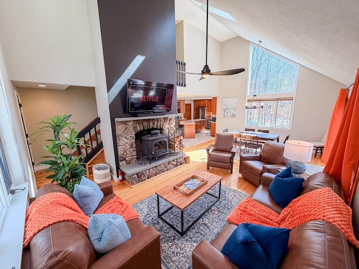 Mountain View Retreat W/ Hot Tub, Rec Room - North Conway, NH