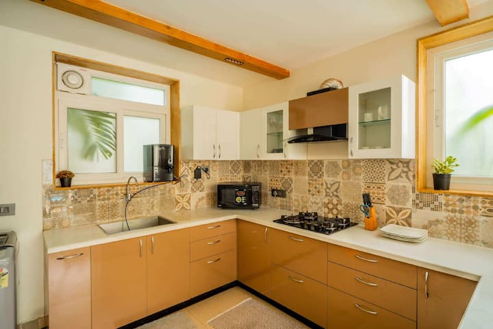 Full kitchen image 1