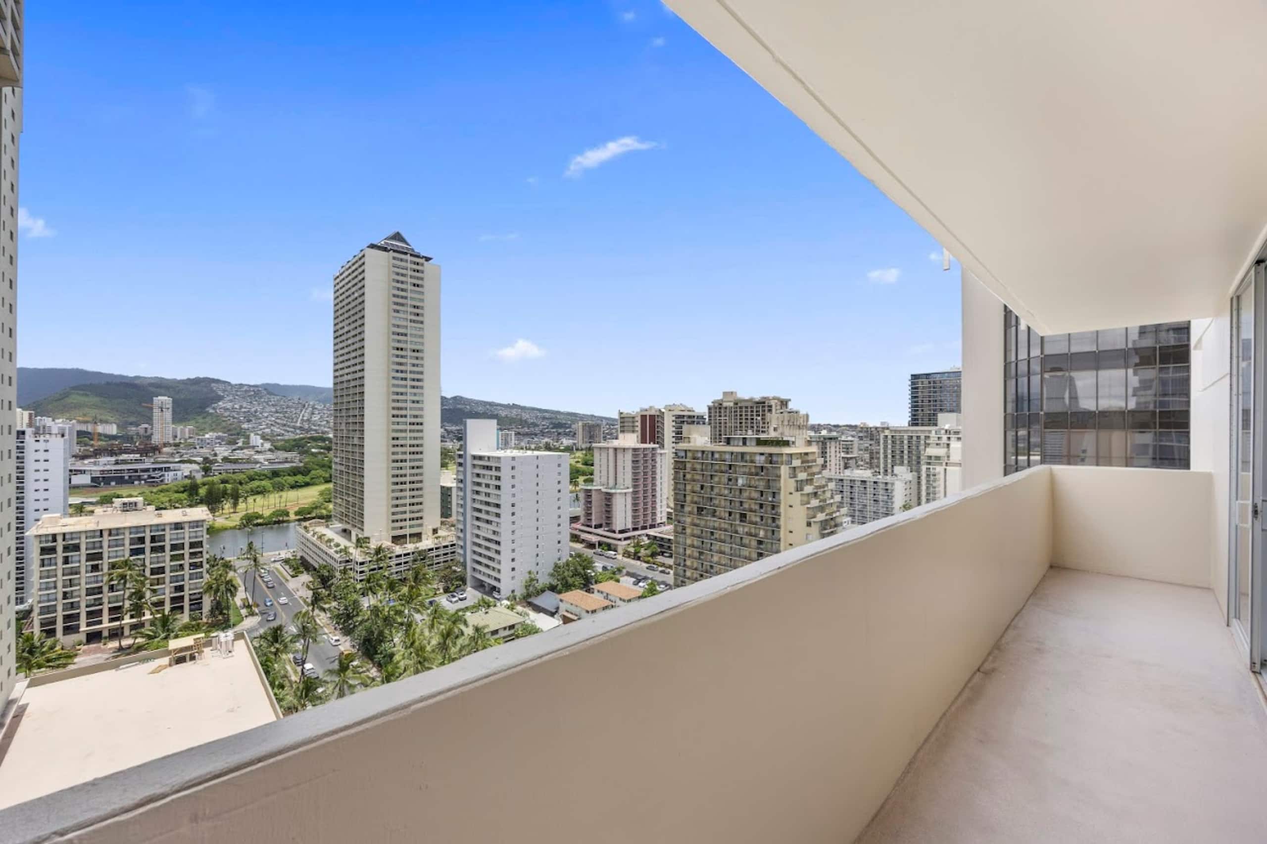 Flamingo Waikiki Free Parking Ocean View King Bed - Image 36